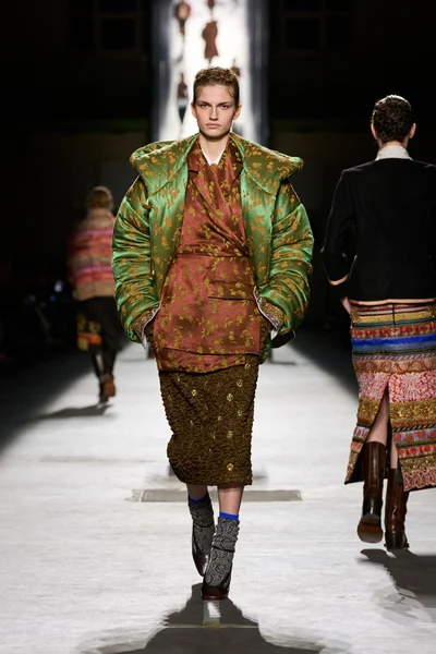 Look 39